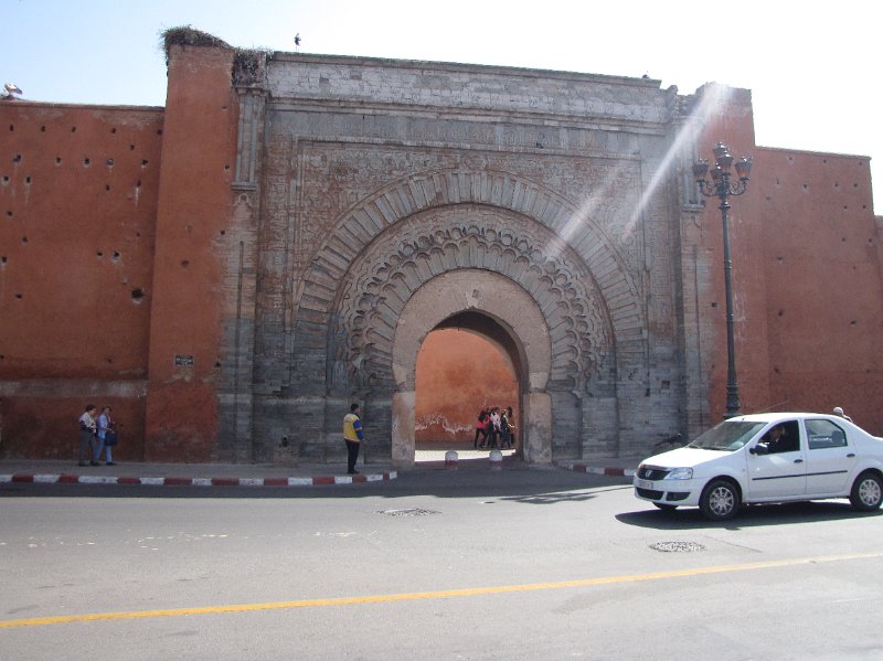 170312_bab agnaou poort.jpg - Via de Bab Agnaou poort wandelen we de Medina van Marrakech in.